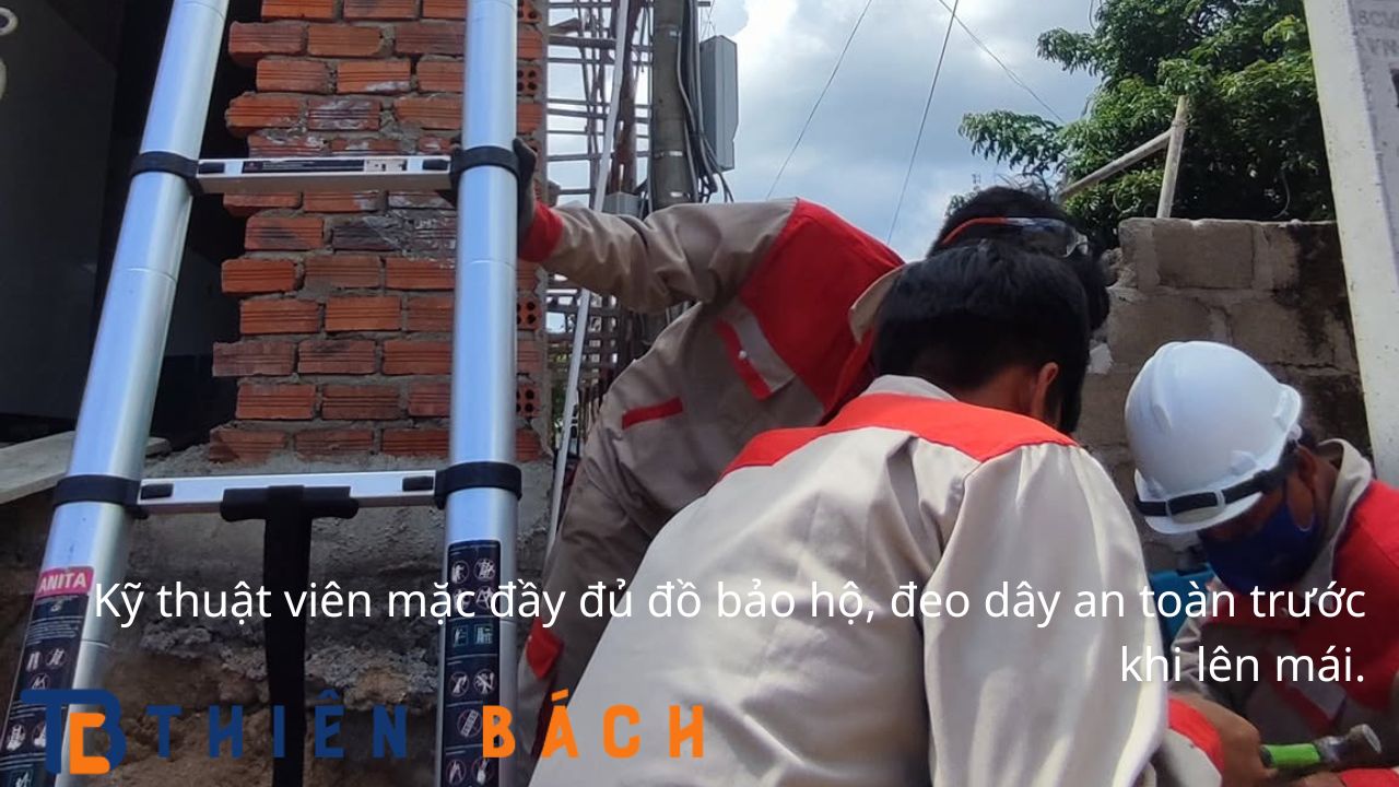 ky-thuat-vien-mac-day-du-do-bao-ho