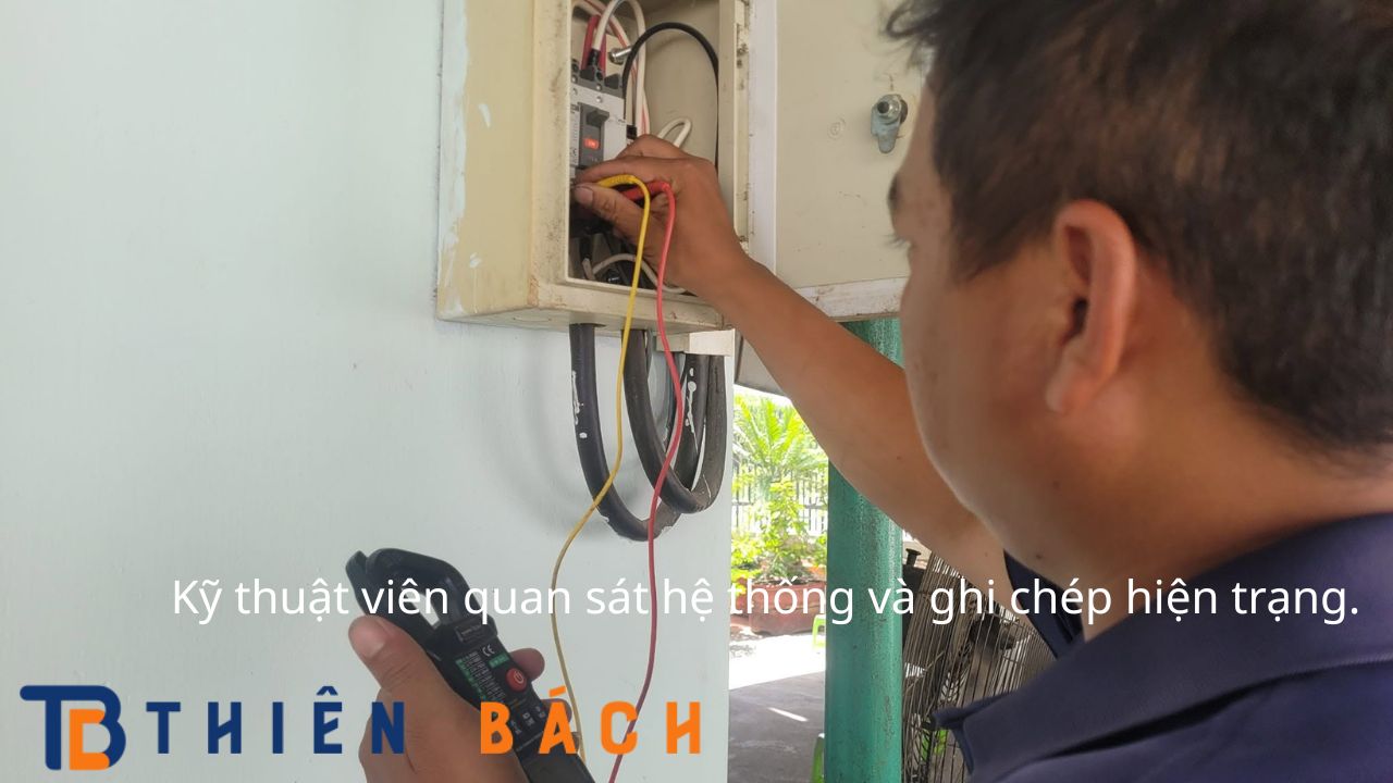 ky-thuat-vien-quan-sat-va-ghi-chep-hien-trang