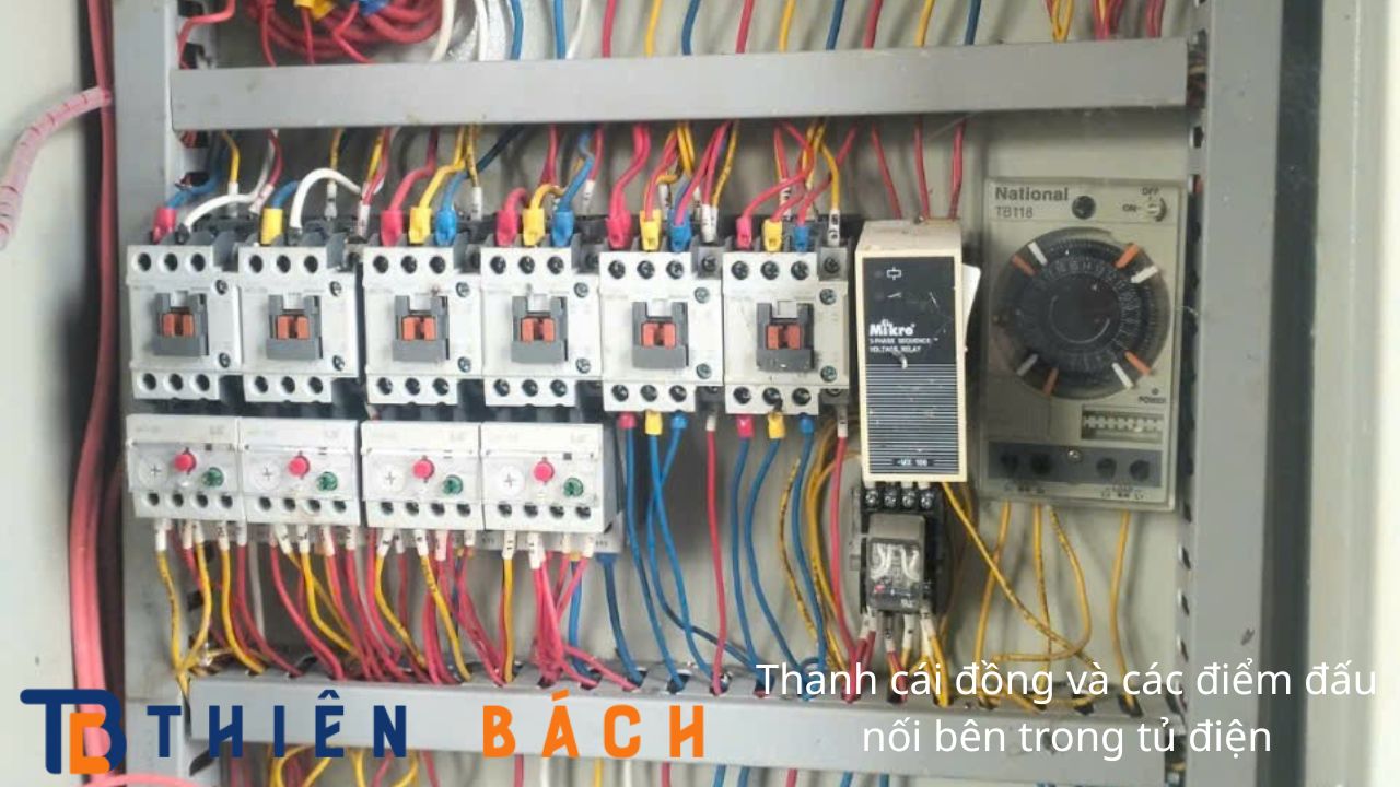 thanh-dong-ho-va-cac-diem-dau-noi-ben-trong-tu-dien